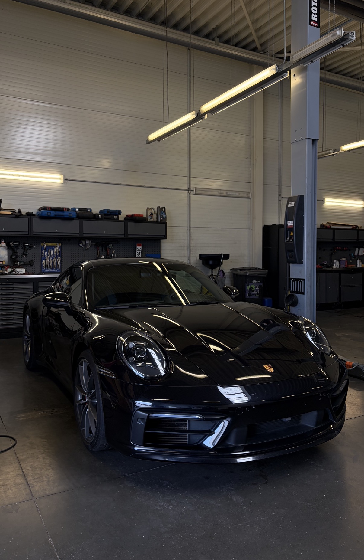 Zwarte Porsche met diepe lakglans — Blinq Detailing